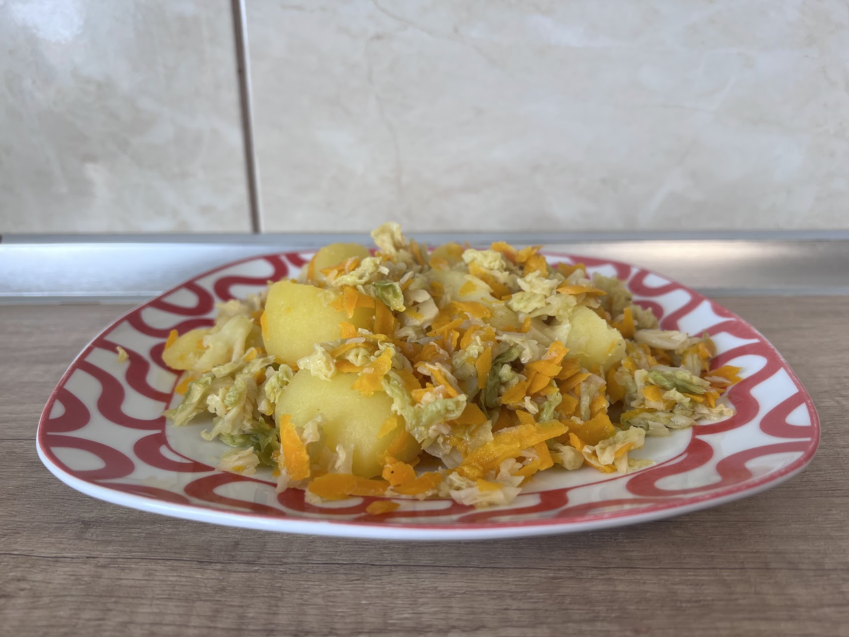 Hearty Potatoes with Savoy Cabbage and Grated Carrots